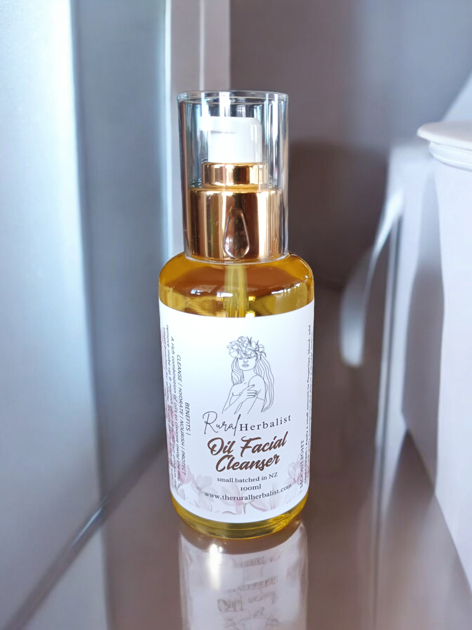 Oil Facial Cleanser  image 0